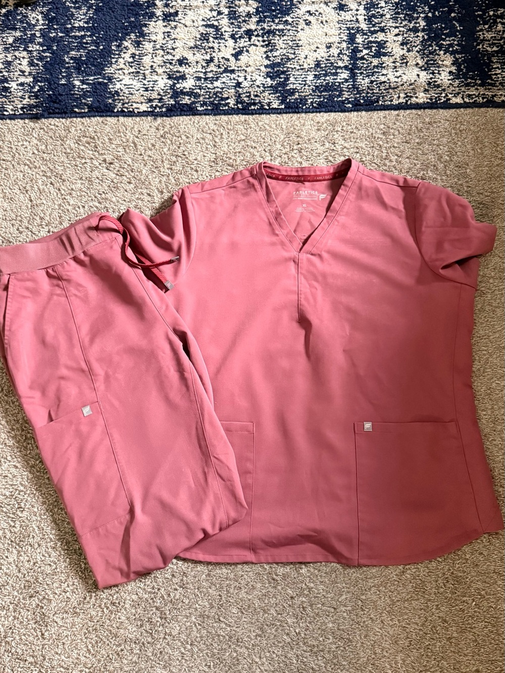 Fabletics Mauve Pink Scrub Set Size XL V-Neck Top & Jogger Pants